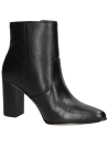 Botín negro de mujer en cuero, diseño elegante y sofisticado, ideal para uso diario con atuendos casuales o formales.