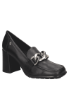 Mocasín de mujer en cuero negro, diseño clásico reinventado con detalles modernos, perfecto para looks sofisticados.