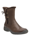 Bota de cuero café con hebillas y pelaje sintético, ideal para uso diario en invierno y actividades al aire libre.