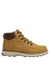 Botín camel de hombre, estilo casual con elementos técnicos, ideal para terrenos irregulares y actividades al aire libre.