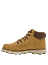Botín casual camel de cuero y textil para hombre, acabado texturizado y ojales metálicos para ajuste firme.