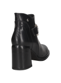 Botín de cuero negro para mujer, perfecto para elevar cualquier atuendo con estilo.