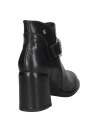 Botín de cuero negro para mujer, perfecto para elevar cualquier atuendo con estilo.