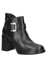 Botín de cuero negro para mujer, versátil con tacón ancho y diseño sofisticado.