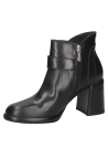 Botín elegante de cuero negro para mujer, ideal para eventos formales y casuales.