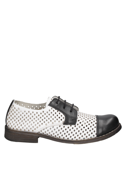 Zapato casual de cuero blanco para mujer, con cordones formales y suela robusta, perfecto para eventos culturales.