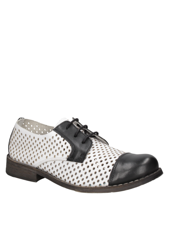Zapato casual de cuero blanco para mujer, con cordones formales y suela robusta, perfecto para eventos culturales.