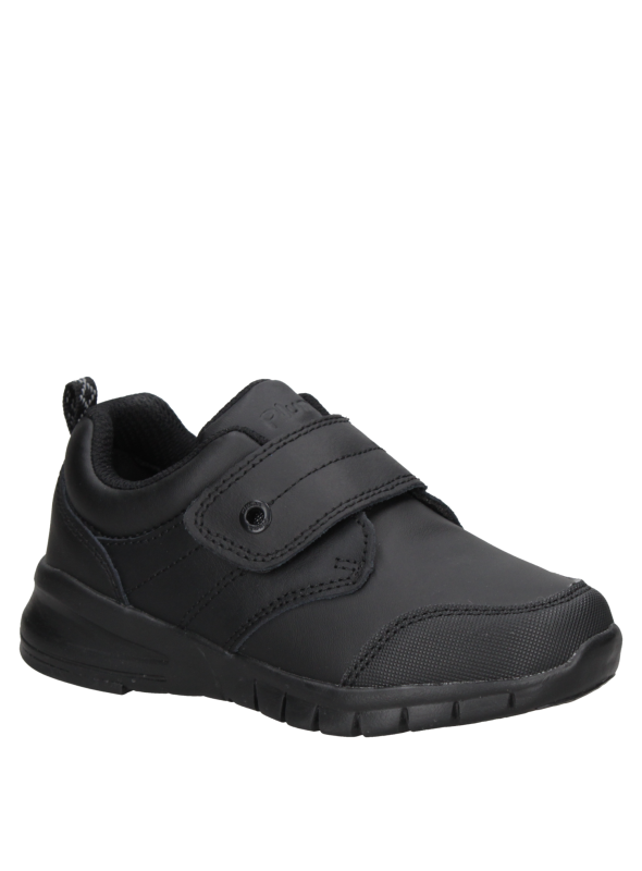 Calzado escolar negro de cuero para niño, con cierre de velcro y suela gruesa, ideal para actividades cotidianas.