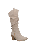 Elegante bota beige de cuero para mujer, perfecta para el frío, con altura impresionante.