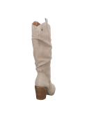 Bota de cuero beige para mujer, diseño moderno, taco bloque de 8 cm, caña de 35 cm.