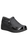 Zapato negro de cuero para mujer, diseño casual y moderno, con detalles brillantes en la parte superior.