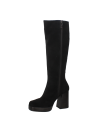 Calzado femenino de cuero negro, bota casual versátil para combinar con ropa urbana.