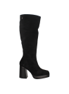 Calzado de cuero negro para mujer, diseño casual que combina con atuendos informales.