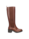 Bota casual de cuero café con punta redondeada y suela gruesa, ideal para estabilidad en diversas superficies.