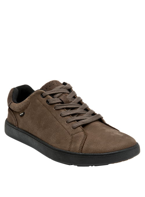 Calzado casual urbano de cuero café para hombre, talón reforzado que sugiere durabilidad y soporte.
