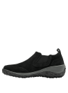 calzado casual negro para mujer en cuero gamuzado, sin cordones, ideal para caminatas urbanas por su suela de buen agarre
