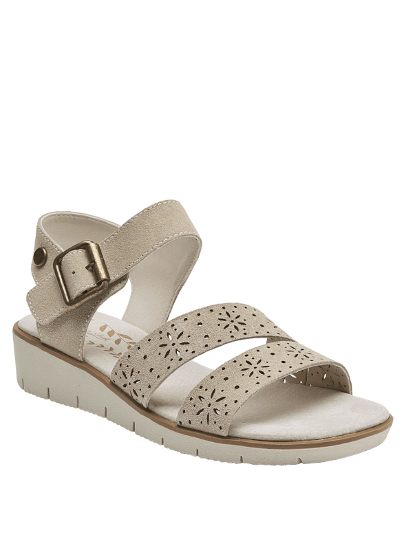 Moderna sandalia negra de cuero para mujer, ideal para paseos al aire libre, con correas decorativas y hebilla metálica.