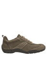 zapatilla para mujer en cuero taupe, estilo sporty-casual con costuras y perforaciones, combina con jeans o leggins.