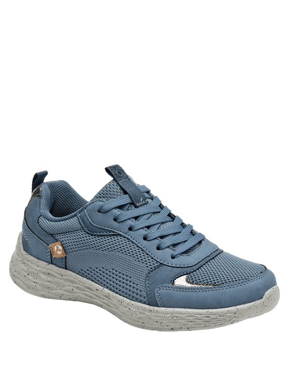 Zapatilla taupe para mujer, ideal para uso diario, con detalles de costuras reforzadas para mayor durabilidad.