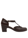 Zapato de cuero café para mujer, estilo retro-chic con correa ajustable, ideal para vestidos formales y faldas midi.