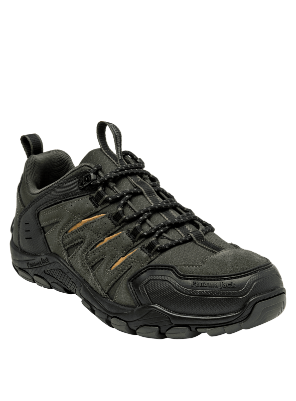 zapatilla negra robusta con suela gruesa y buen agarre, perfecta para terrenos variados y aventuras al aire libre.