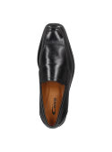 Elegante zapato de cuero negro para hombre, ideal para ocasiones formales, diseño minimalista y sofisticado.