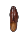 Elegante zapato de vestir para hombre en cuero café, con cordones cerrados, adecuado para ocasiones formales y trabajo.