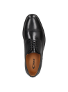 Zapato Derby de cuero negro, diseño clásico con cordonera abierta y puntera recta, ideal para eventos formales.