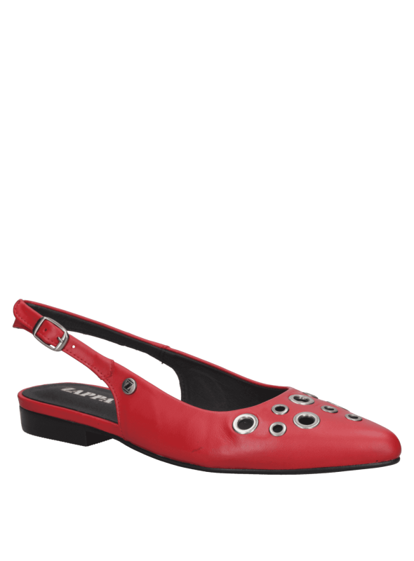 Zapatp casual de cuero beige para mujer, estructura de punta cerrada, versátil para almuerzos de negocios y eventos diurnos.