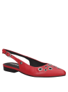 Zapato casual de cuero rojo para mujer, combina elegancia y comodidad, ideal para almuerzos de negocios.