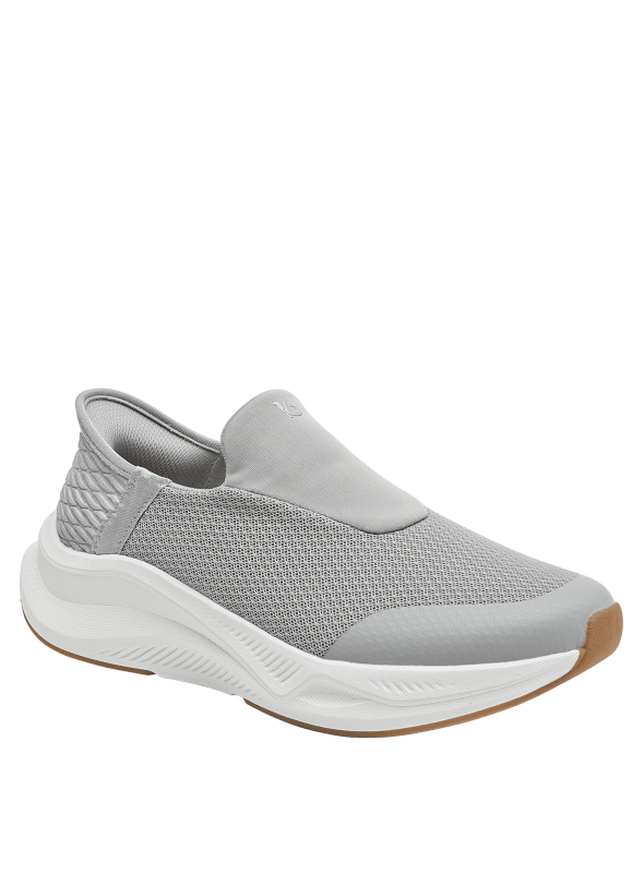 zapatilla moderna gris para mujer, diseño slip-on textil con detalles sutiles, versátil para ocasiones informales y viajes.