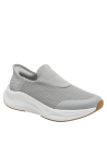 zapatilla moderna gris para mujer, diseño slip-on textil con detalles sutiles, versátil para ocasiones informales y viajes.