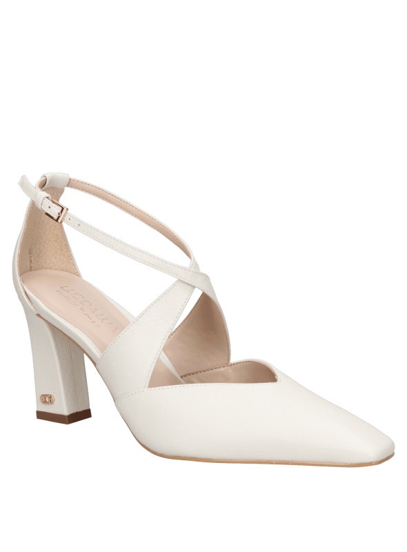 Calzado blanco de cuero para mujer, estilo clásico y refinado, ideal para cenas formales y reuniones importantes.
