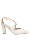 Zapato femenino de cuero blanco, diseño minimalista con correas decorativas, perfecto para vestimentas formales.