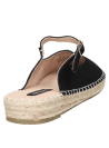 Alpargata de cuero negro para mujer, detalle artesanal en suela, perfecta para combinar con ropa ligera.
