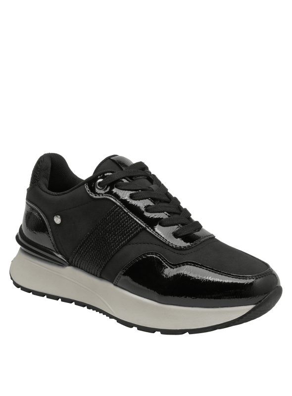 Zapatilla negra de cuero con cordones redondos, diseño versátil para salidas informales o días de compras.