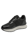 Zapatilla deportiva negra de mujer, cuero resistente, perfecta para combinar con jeans o vestidos casuales.
