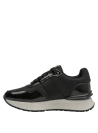 Calzado casual de cuero negro para mujer, ideal para athleisure, con paneles superpuestos y ojales de metal.