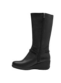 Elegante bota de cuero negro para mujer, perfecta para el frío, con punta redonda y forro textil suave.