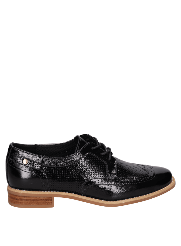 Zapato Oxford negro de cuero para mujer, ideal para looks formales y casuales.