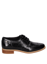 Zapato Oxford negro de cuero para mujer, ideal para looks formales y casuales.