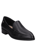 Mocasín de cuero negro para mujer, versátil para eventos formales y casuales.