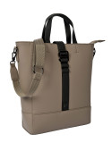 Tote bag taupe de mujer con textura suave y resistente, ideal para athleisure.