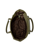 Bolso tote casual verde oliva con bolsillo texturizado y cierre, estilo urbano versátil.