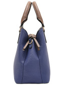 Bolso tote azul oscuro con logotipo dorado, ideal para un look casual chic.