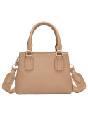 Accesorio camel de mujer, estilo casual, ideal para combinar con atuendos variados.