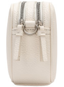 Bolso compacto blanco, ideal para combinar con atuendos casuales y formales.