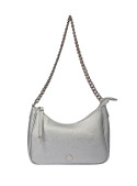 Tote bag gris con cadena metálica como correa, perfecto para un look urbano y moderno.