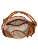 Cartera camel con diseño minimalista, ideal para combinar con looks casuales y semi-formales.