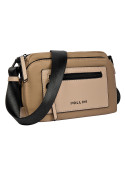 Bolso compacto beige con detalles negros, perfecto para combinar con atuendos casuales.